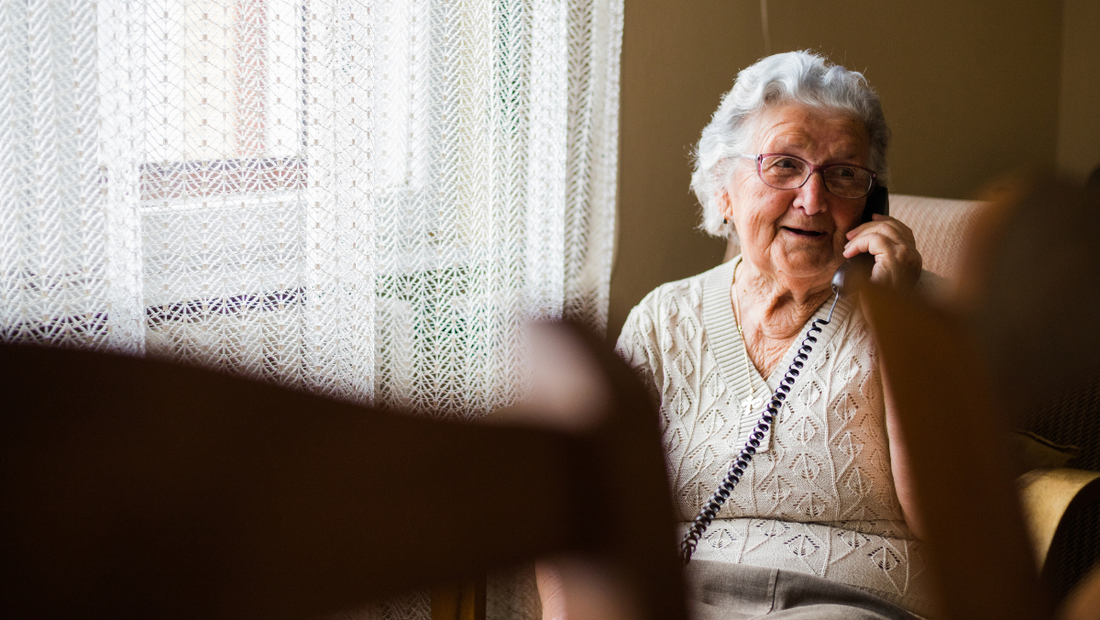 How Can Families Protect Elderly Relatives Who Frequently Answer Unknown Numbers? 